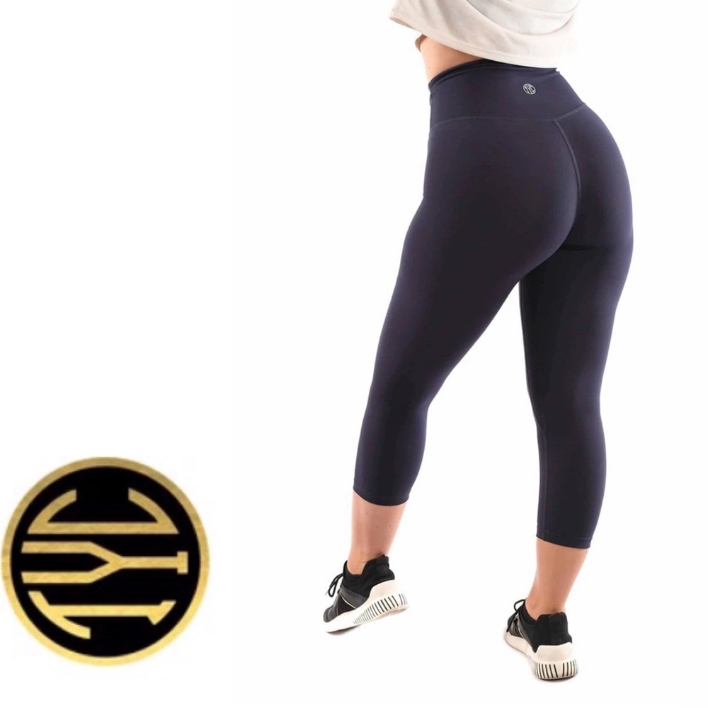 NEW Til You Collapse Effortless Capri Compression Leggings in Navy. Size XXS
